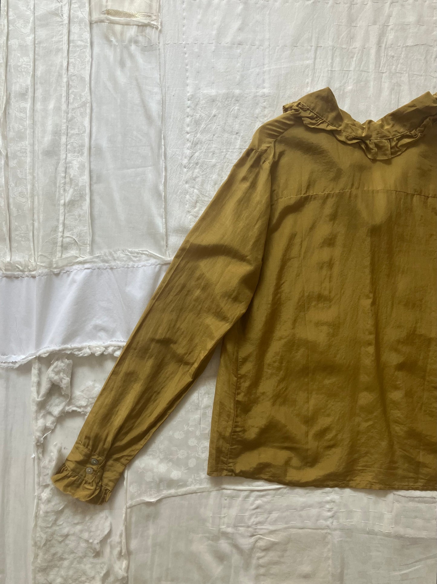 sula - frill blouse - tabacco