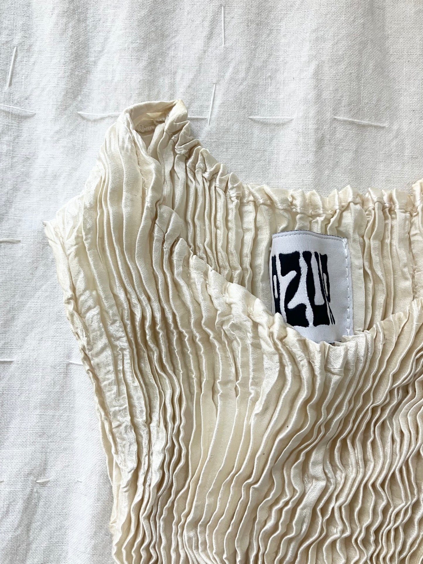 AZUR - Plissé Silk Tank Top - Off-White