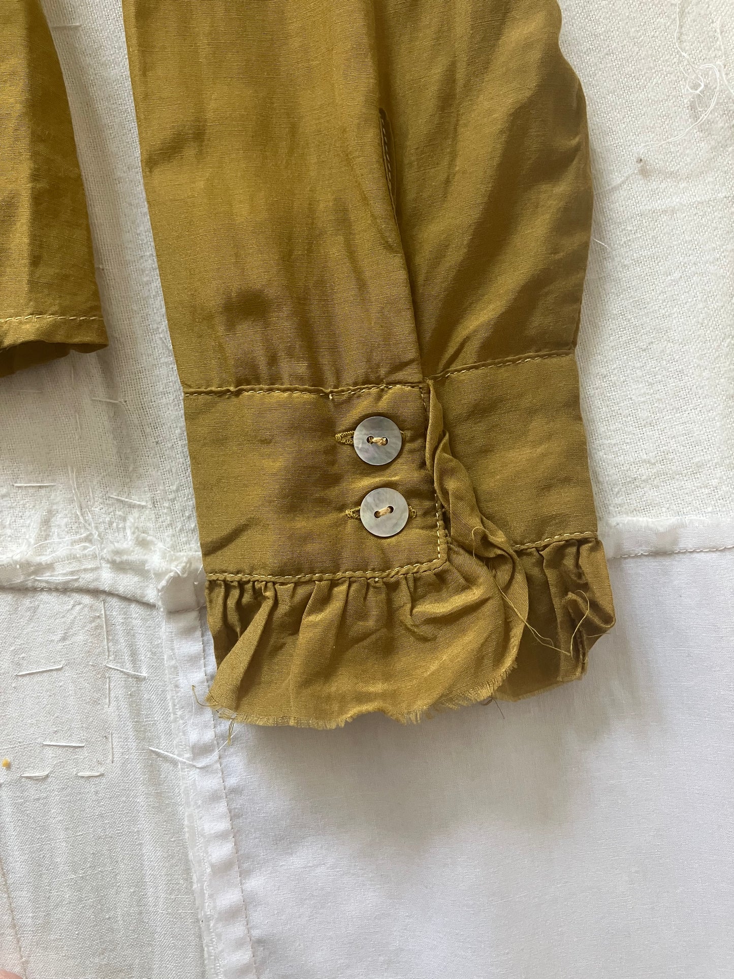 sula - frill blouse - tabacco