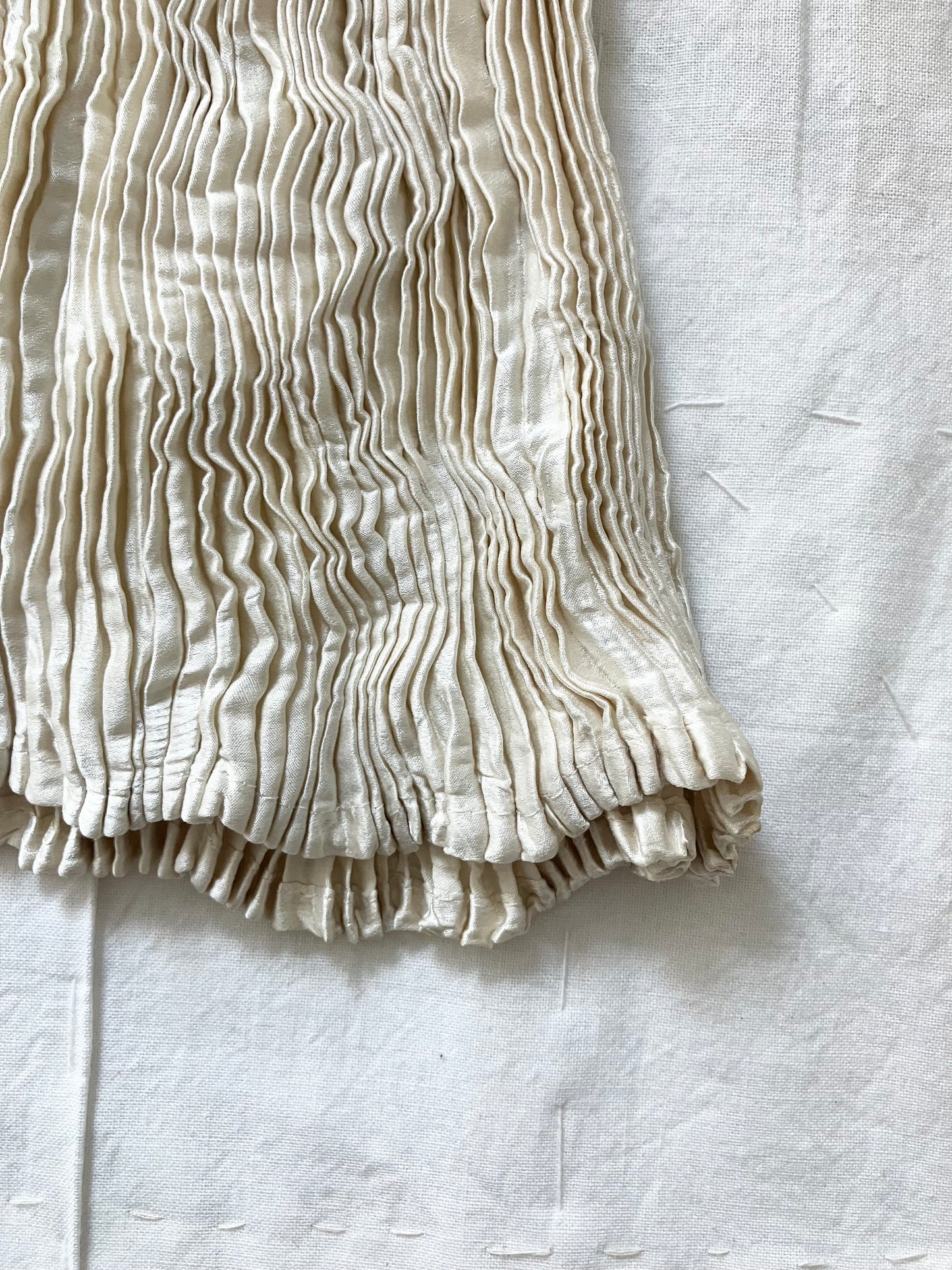 AZUR - Plissé Silk Tank Top - Off-White