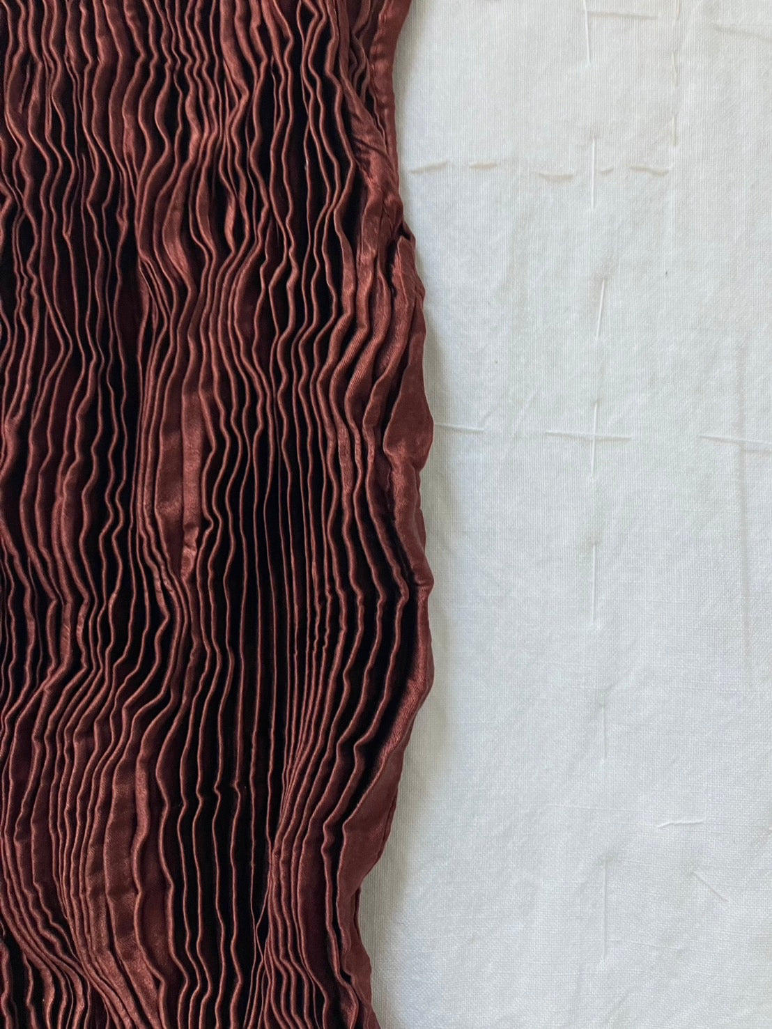 AZUR - Plissé Silk Tank Top - Mahogany
