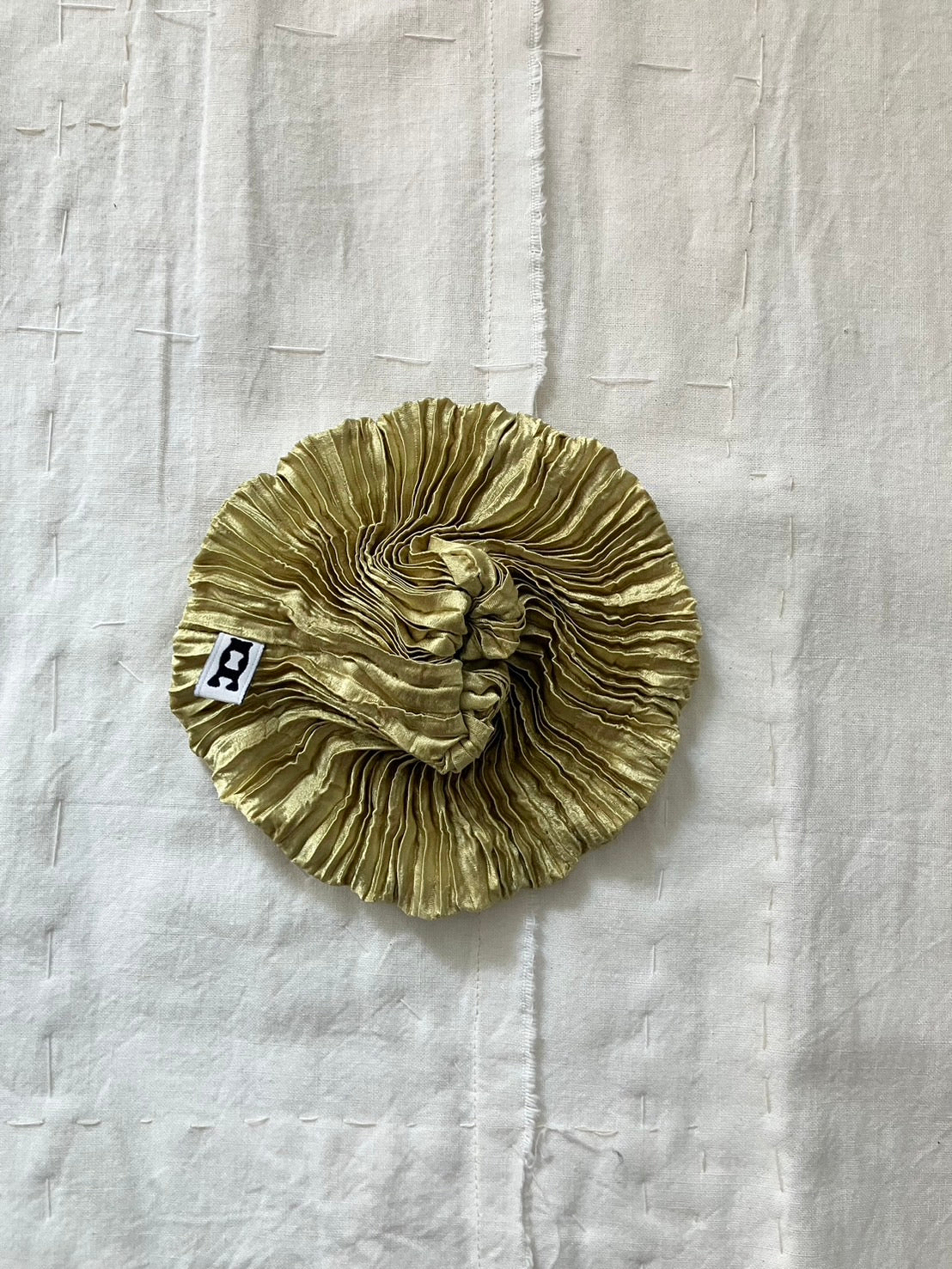 AZUR - Plissé Satin Silk Scrunchie - Pistachio