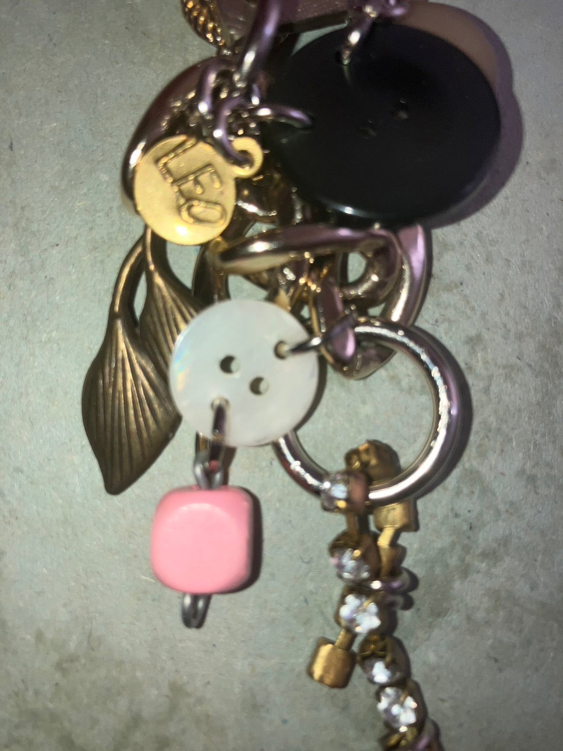 LEO GON'DO - Drawing mini keychain 5