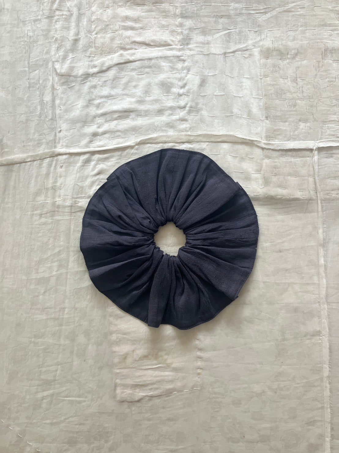 AZUR - Raw Silk Scrunchie - Charcoal