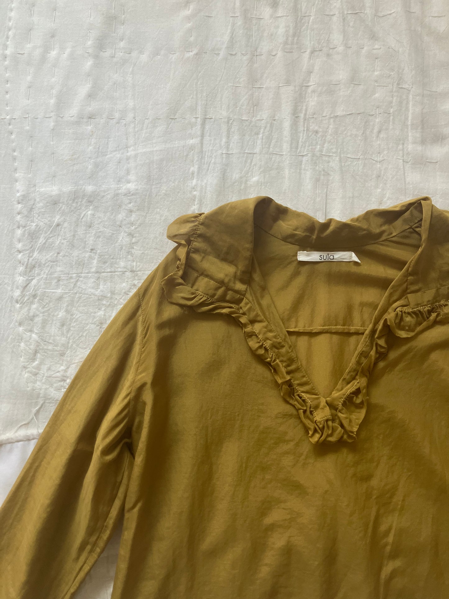 sula - frill blouse - tabacco