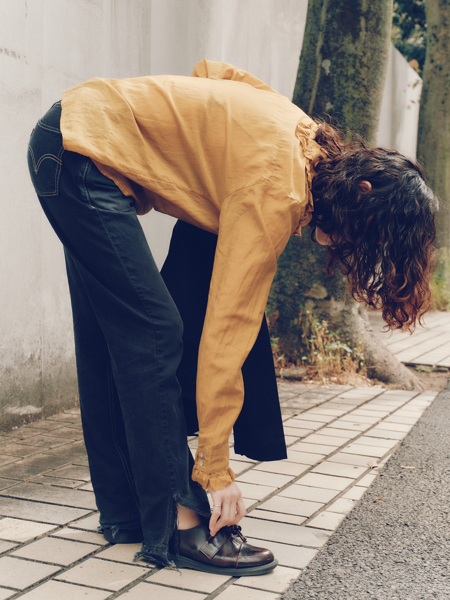 sula - frill blouse - tabacco