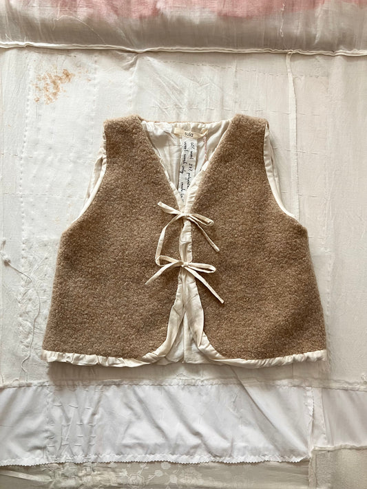 sula - fluffy tie vest - beige