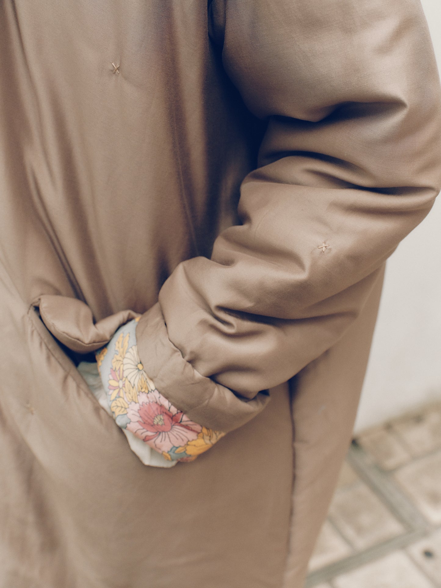 sula - frill blouse - tabacco