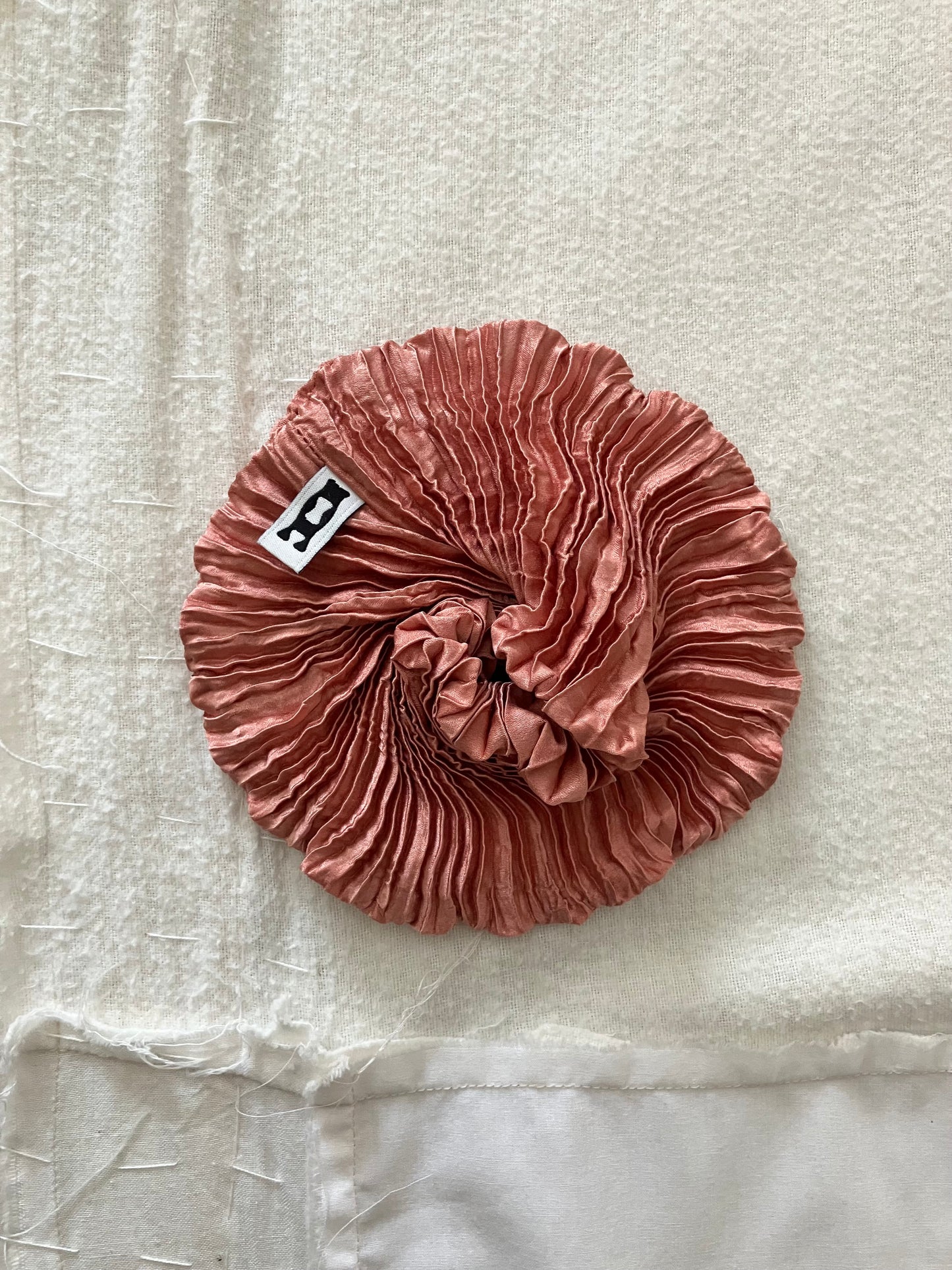 AZUR - Plissé Satin Silk Scrunchie - Blush