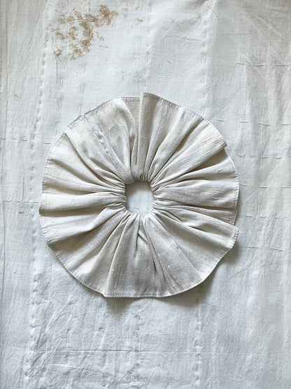 AZUR - Raw Silk Scrunchie - Off White