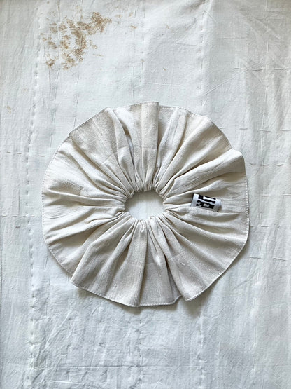 AZUR - Raw Silk Scrunchie - Off White