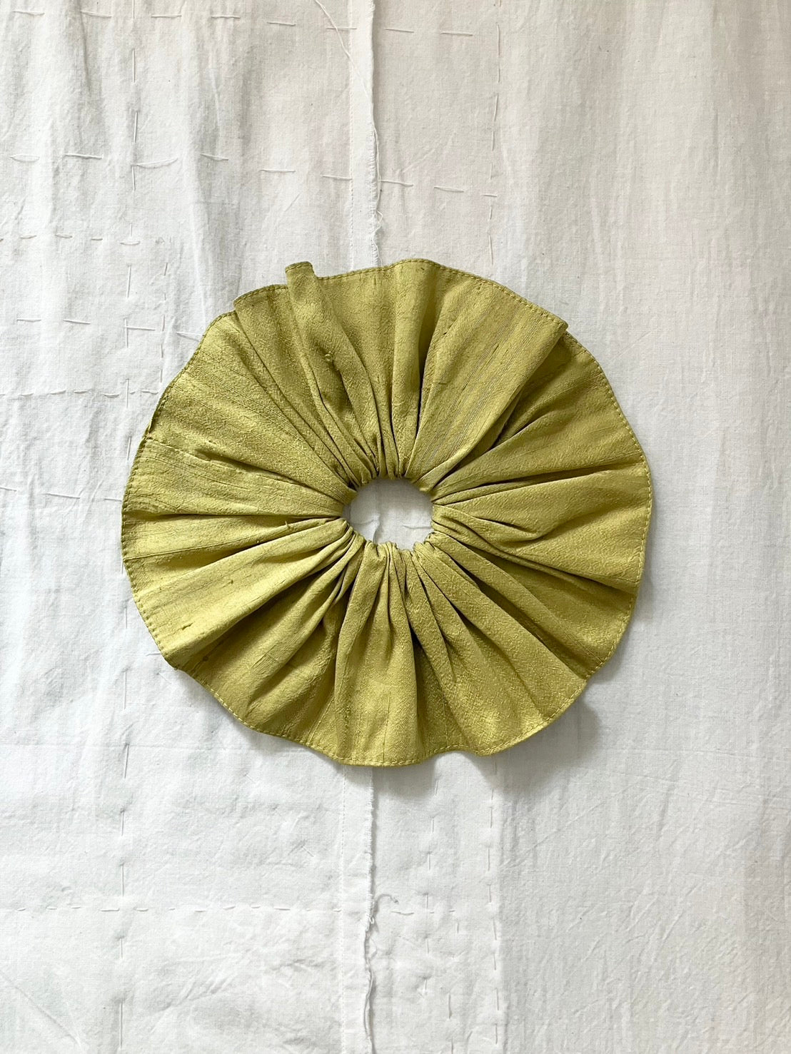 AZUR - Raw Silk Scrunchie - Pistachio