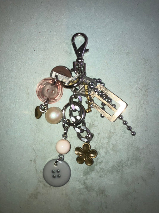 LEO GON'DO - Drawing mini keychain 1