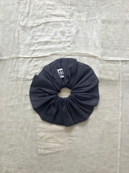 AZUR - Raw Silk Scrunchie - Charcoal