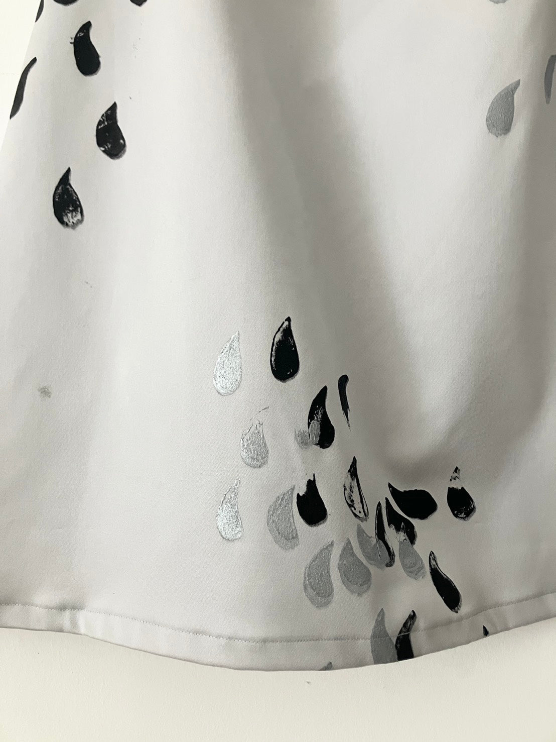 everyone's mother - Tear Skirt - Silver